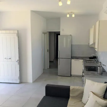 Ferienhaus Quiet 3-bedroom Sea View House With Shared Pool *