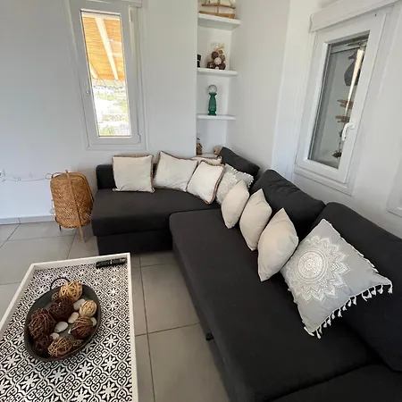 Ferienhaus Quiet 3-bedroom Sea View House With Shared Pool