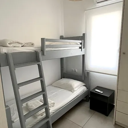 Quiet 3-bedroom Sea View House With Shared Pool *