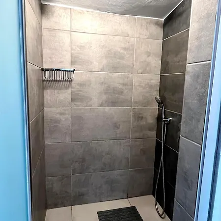 Quiet 3-bedroom Sea View House With Shared Pool بيت للعطل