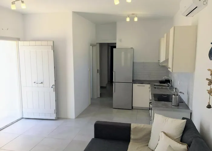 Дом отдыха Quiet 3-bedroom Sea View House With Shared Pool *