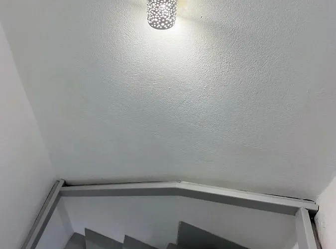 Quiet 3-bedroom Sea View House With Shared Pool