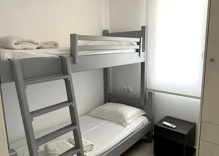 Quiet 3-bedroom Sea View House With Shared Pool *