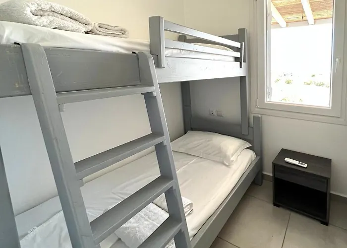 Quiet 3-bedroom Sea View House With Shared Pool Дом отдыха *