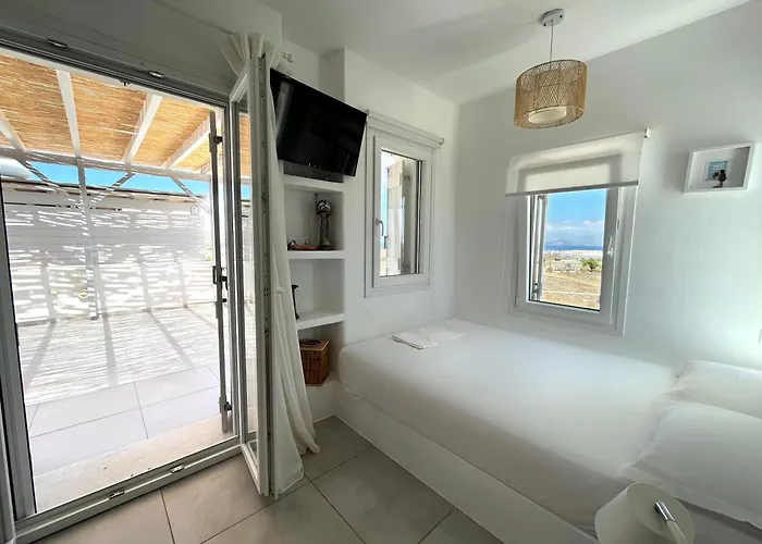 Дом отдыха Quiet 3-bedroom Sea View House With Shared Pool *