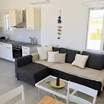Quiet 3-bedroom Sea View House With Shared Pool Casa de Férias