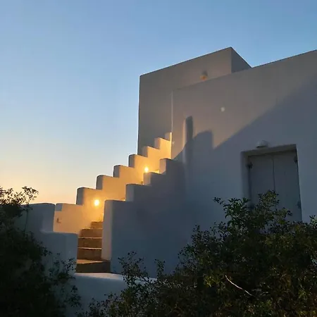 Quiet 3-bedroom Sea View House With Shared Pool Vakantiehuis Mármara