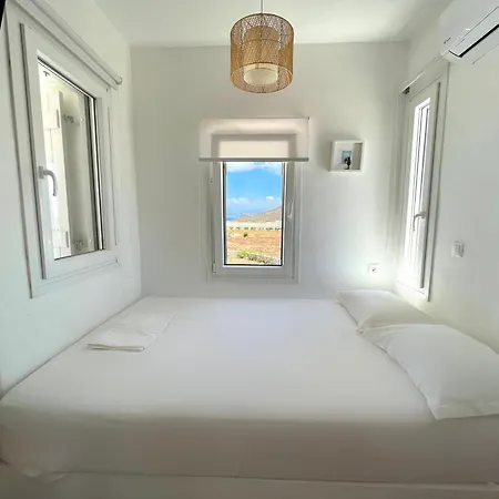 Feriehus Quiet 3-bedroom Sea View House With Shared Pool *