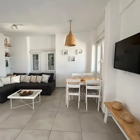 Quiet 3-bedroom Sea View House With Shared Pool Vakantiehuis Mármara