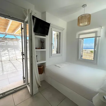 Feriehus Quiet 3-bedroom Sea View House With Shared Pool *